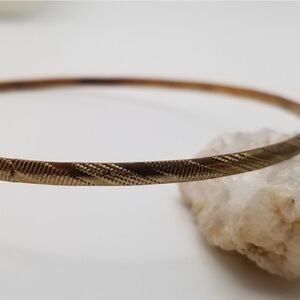 Meadow wilderness round bracelet. B515